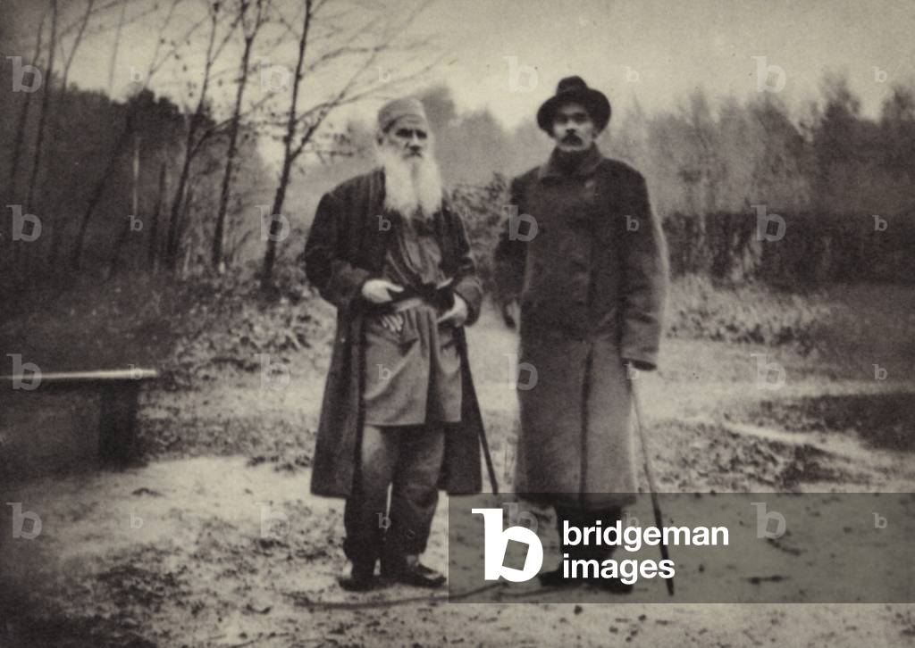 L N Tolstoi and A M Gorky, Yasnaya Poliana, 1900 (b/w photo)