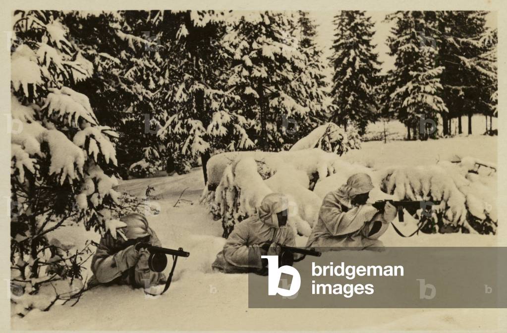 Russian troops in winter camouflage uniforms, World War II (b/w photo)