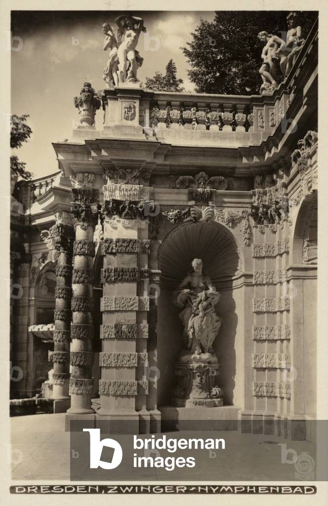 Postcard depicting the statues of nymphs in the grounds of the Zwinger (b/w photo)