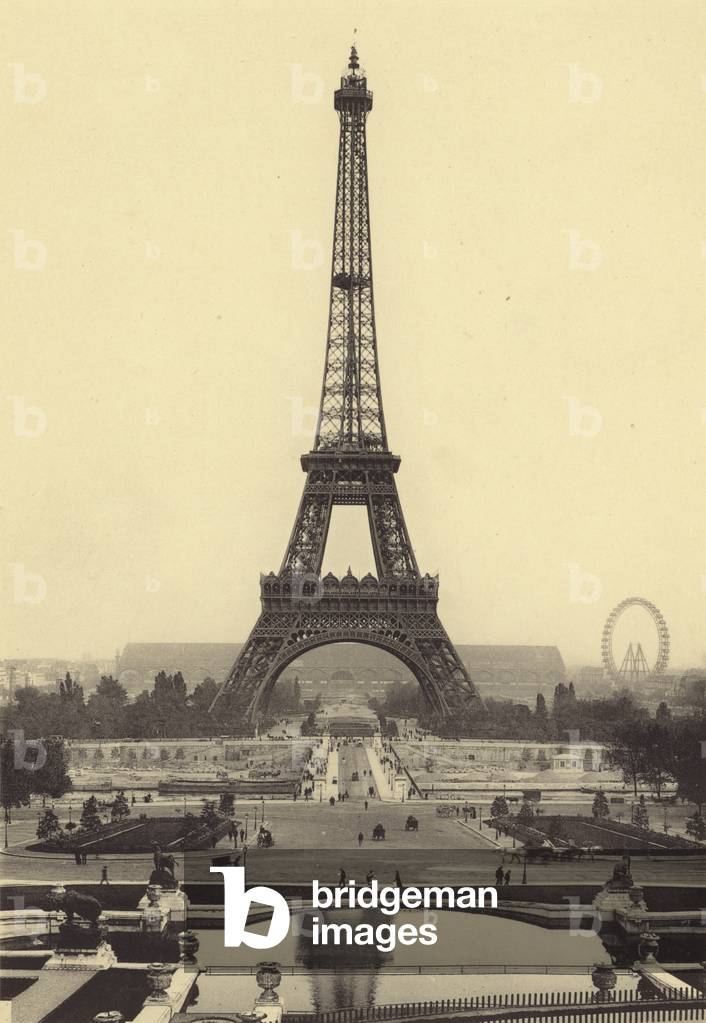 La Tour Eiffel (b/w photo)