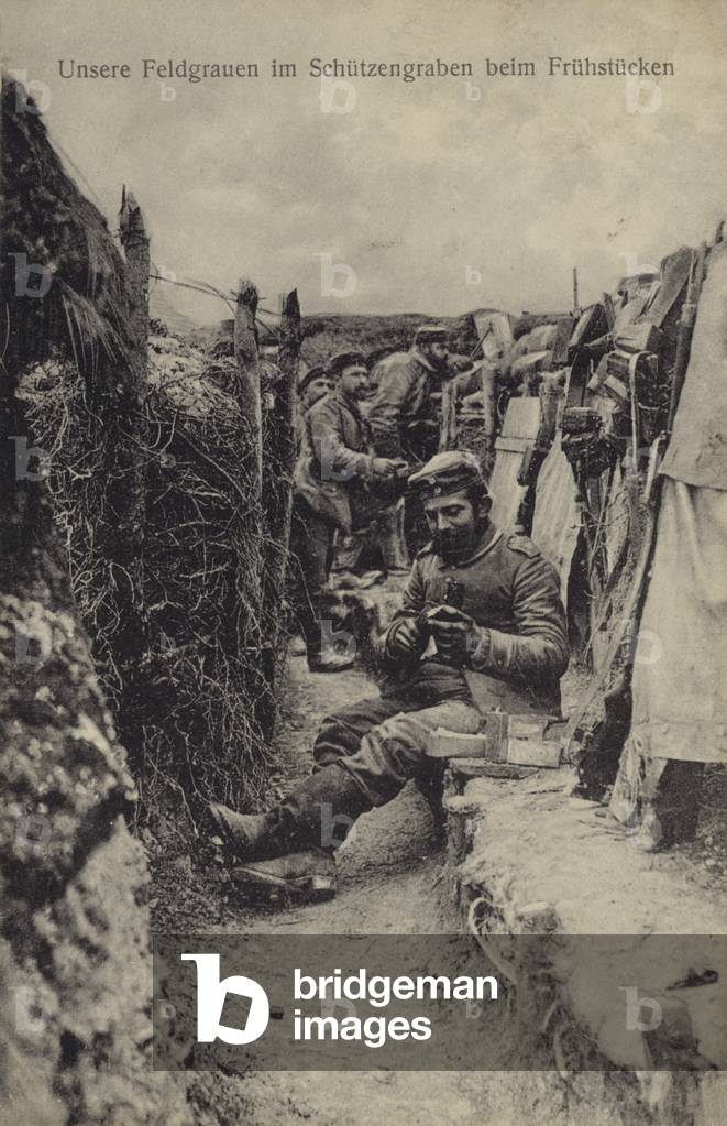 German soldiers having breakfast in the trenches, World War I, 1914-1918 (b/w photo)