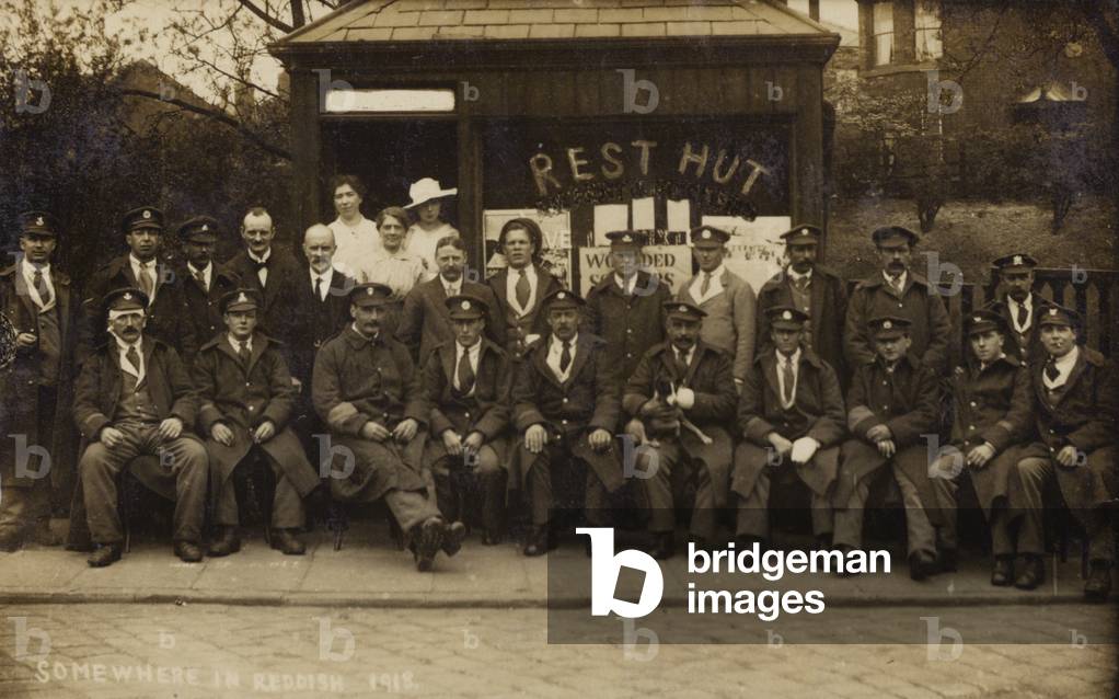 Photograph of recovering soldiers in North Reddish 1918 (b/w photo)
