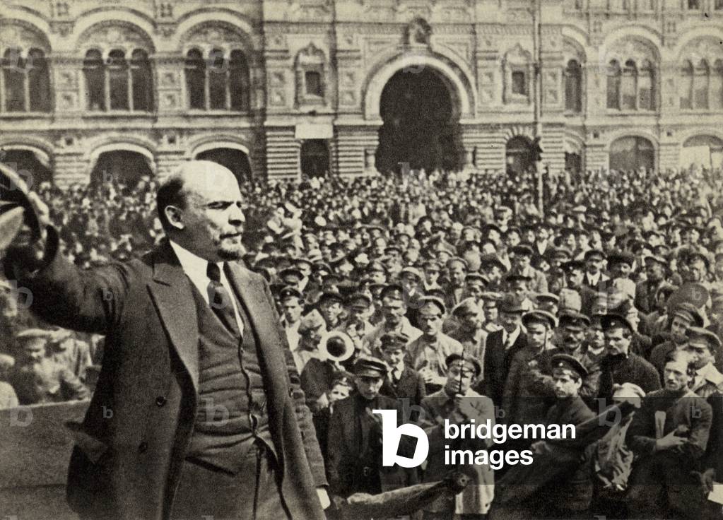 Lenin giving a speech to Vsevobuch servicemen on the first anniversary of the foundation of the Soviet armed forces, Red Square, Moscow, 25th May 1919 (photo)