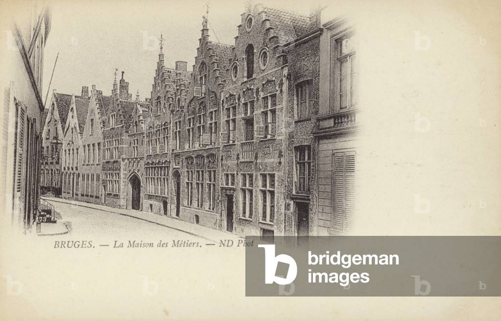 Postcard depicting the Maison des Metiers (b/w photo)