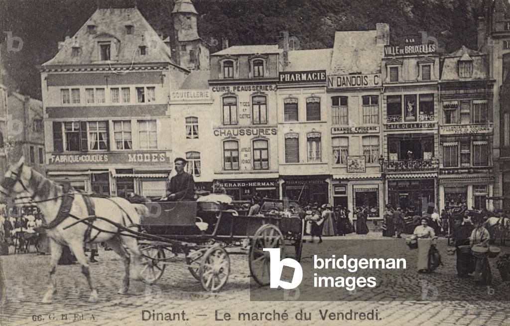 Postcard depicting people in the market place of Dinant (b/w photo)