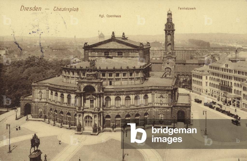 Postcard depicting the Theaterplatz (b/w photo)