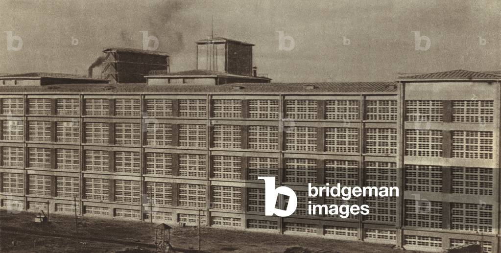Red Banner textile factory, one of the 40 new factories built in Leningrad in the previous 3 years, USSR, 1931 (b/w photo)
