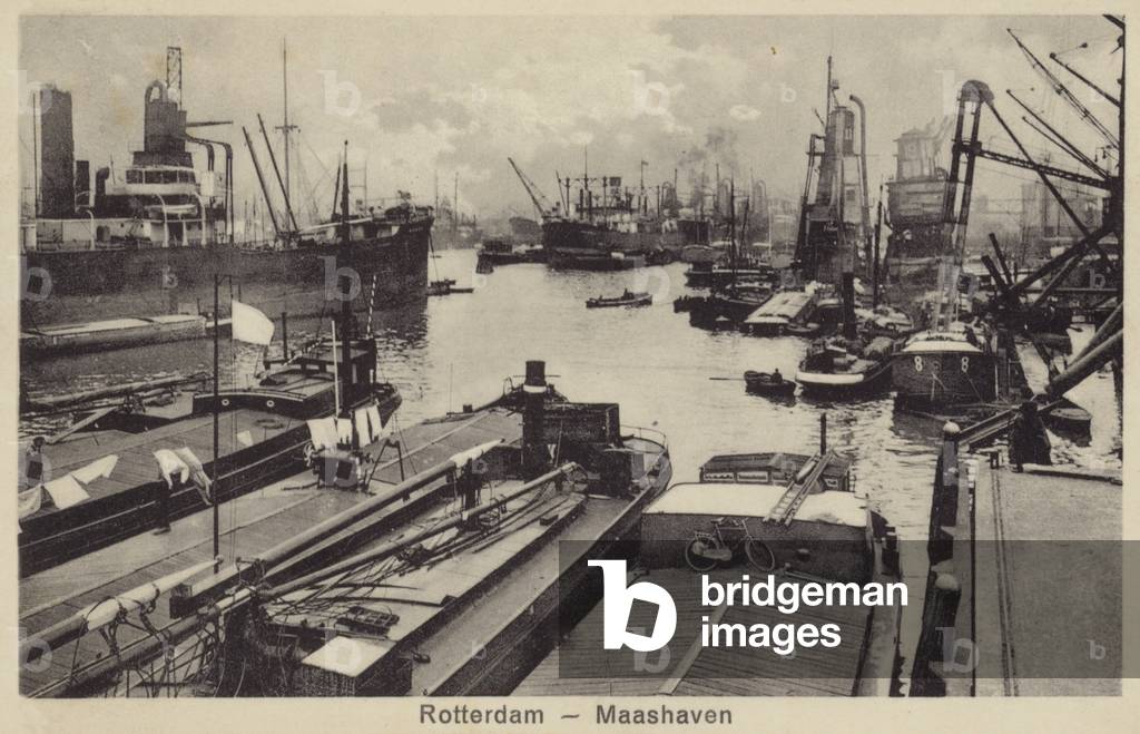 Postcard depicting Maashaven (b/w photo)