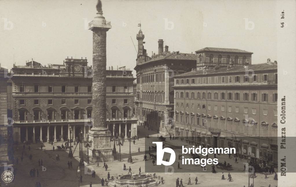 Postcard depicting the Piazza Colonna (b/w photo)