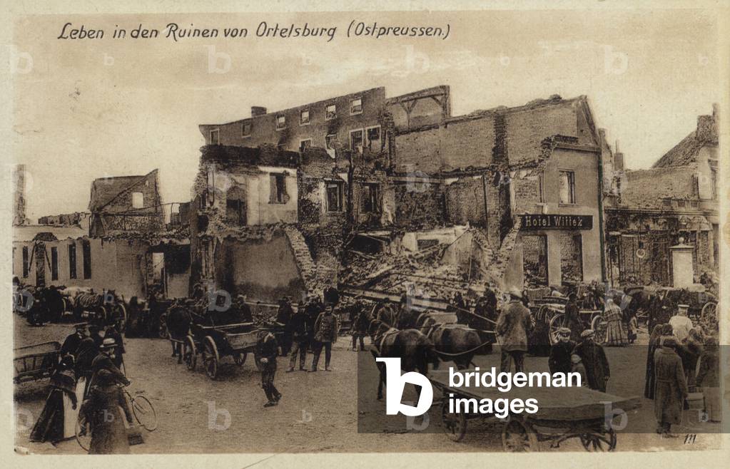 Life in the ruins of Orttelsburg, East Prussia, Germany, World War I (b/w photo)