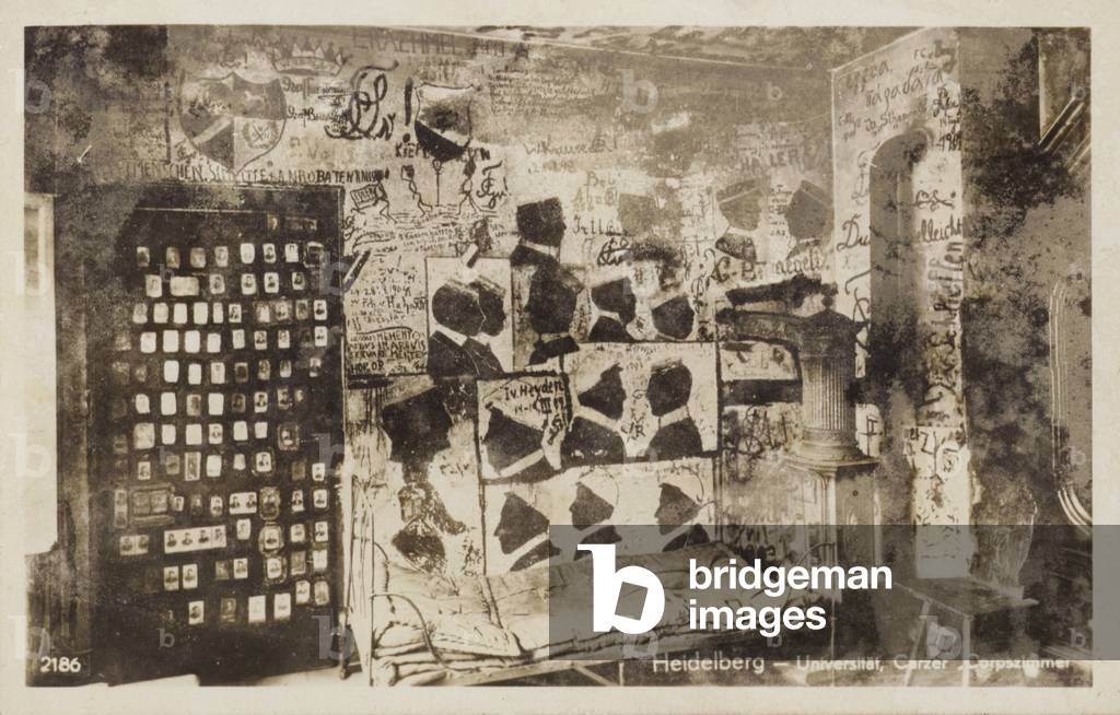 Postcard depicting student accommodation in Heidelberg (b/w photo)