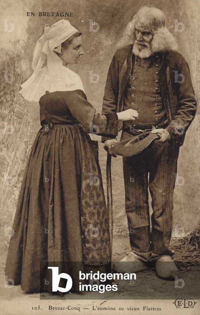 Brittany - Beuzec-Conq - Giving alms to an old man (b/w photo)