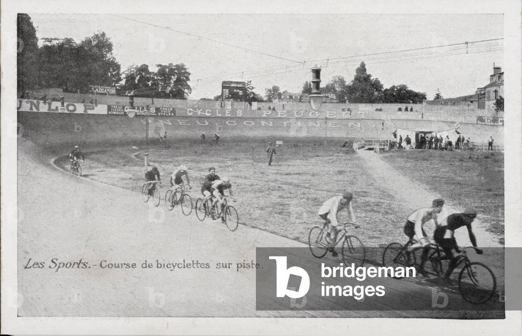 Cycling race (b/w photo)