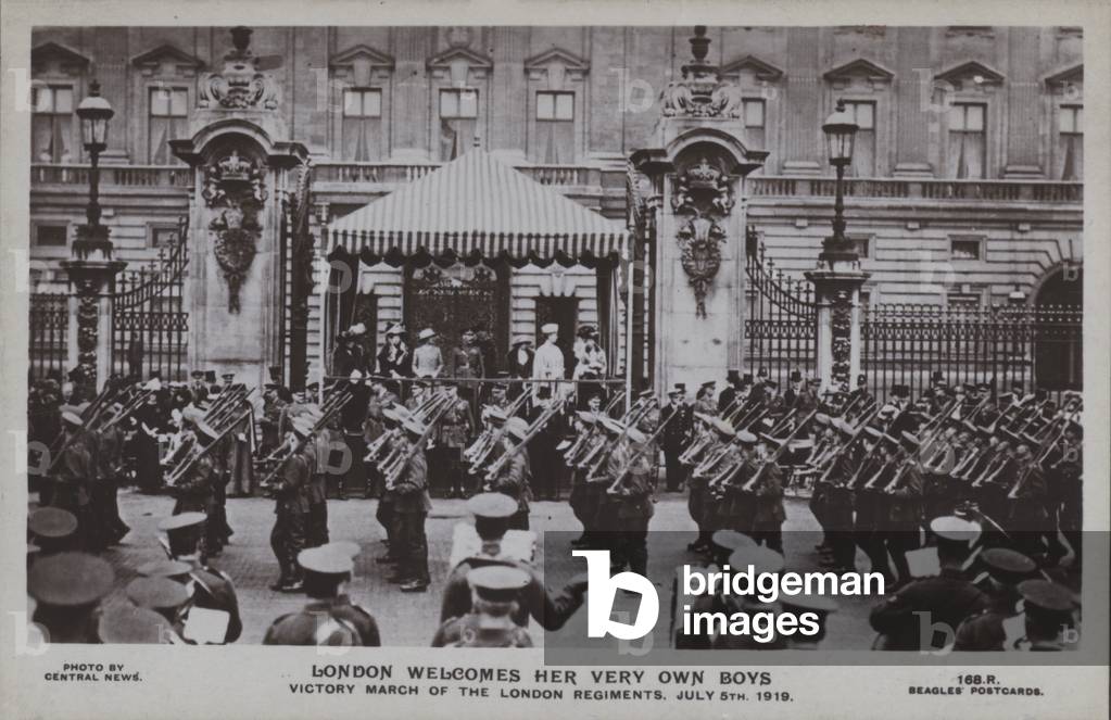 London welcomes her very own boys, Victory march of the London regiments, 5 July 1919 (b/w photo)