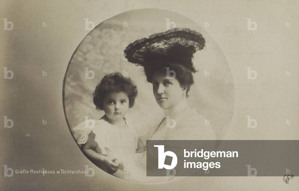 Countess of Montignoso (wife of the future King Frederick Augustus III) and her daughter. (b/w photo)