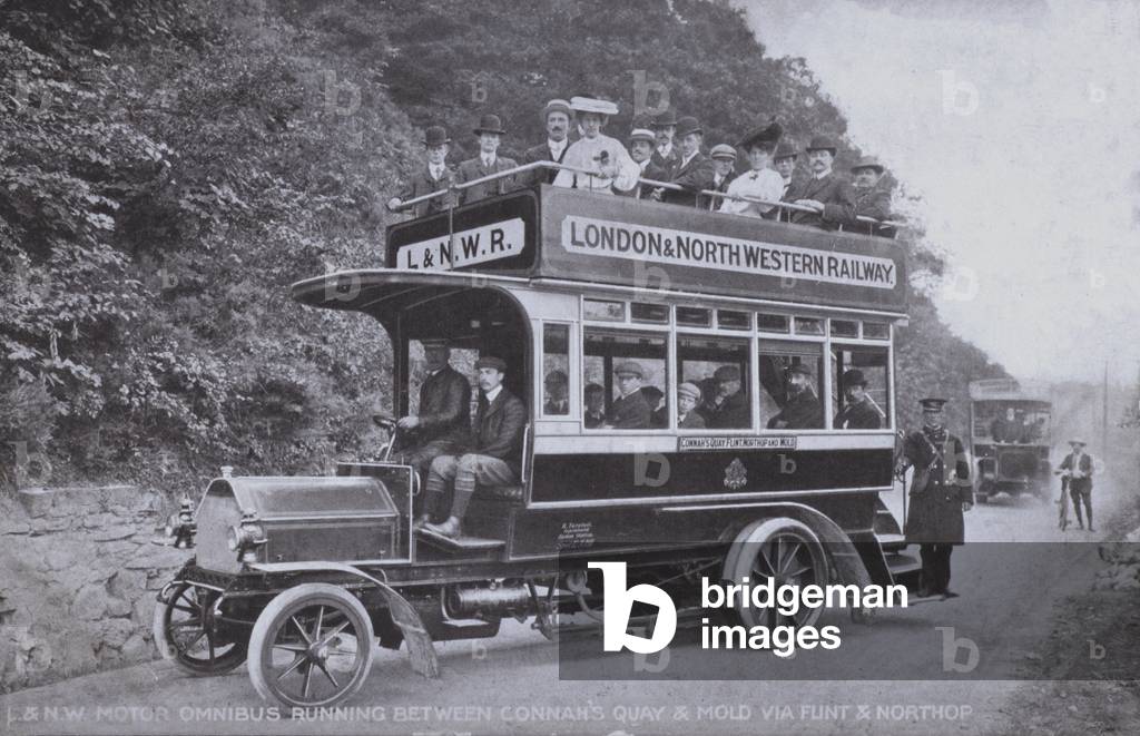 London & North Western Railway omnibus running between Connah's Quay and Mold via Flint and Northop, Wales (b/w photo)