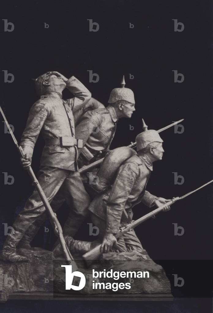 Sculpture depicting a group of First World War German soldiers on the battlefield (b/w photo)