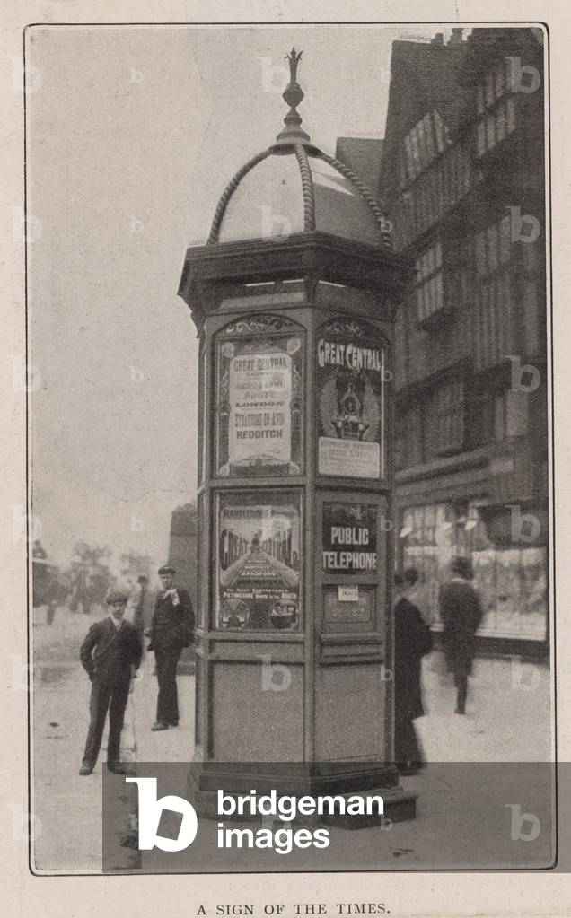 A public telephone (photo)