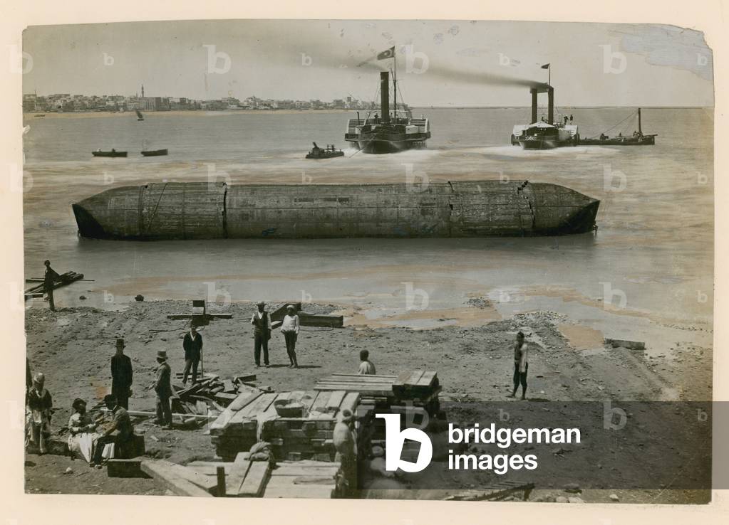Cleopatra's Needle leaving Alexandria (photo)
