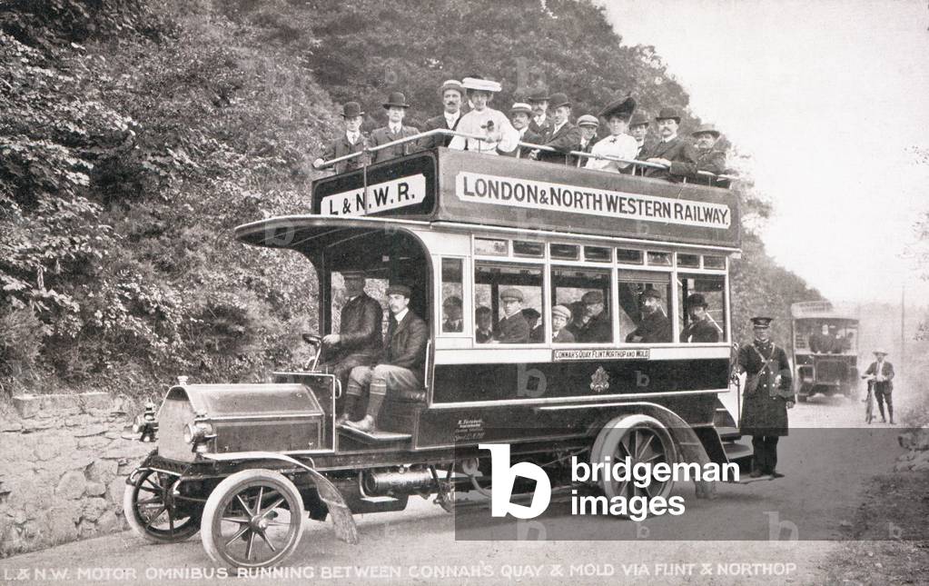 London and North Western Railway omnibus (b/w photo)