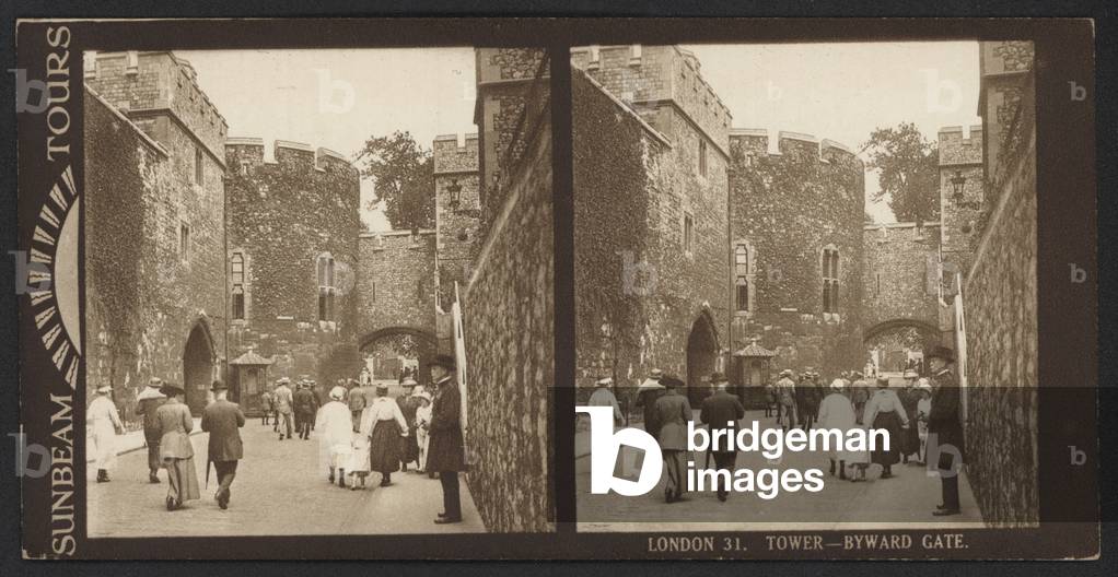 London, Tower, Byward Gate (b/w photo)
