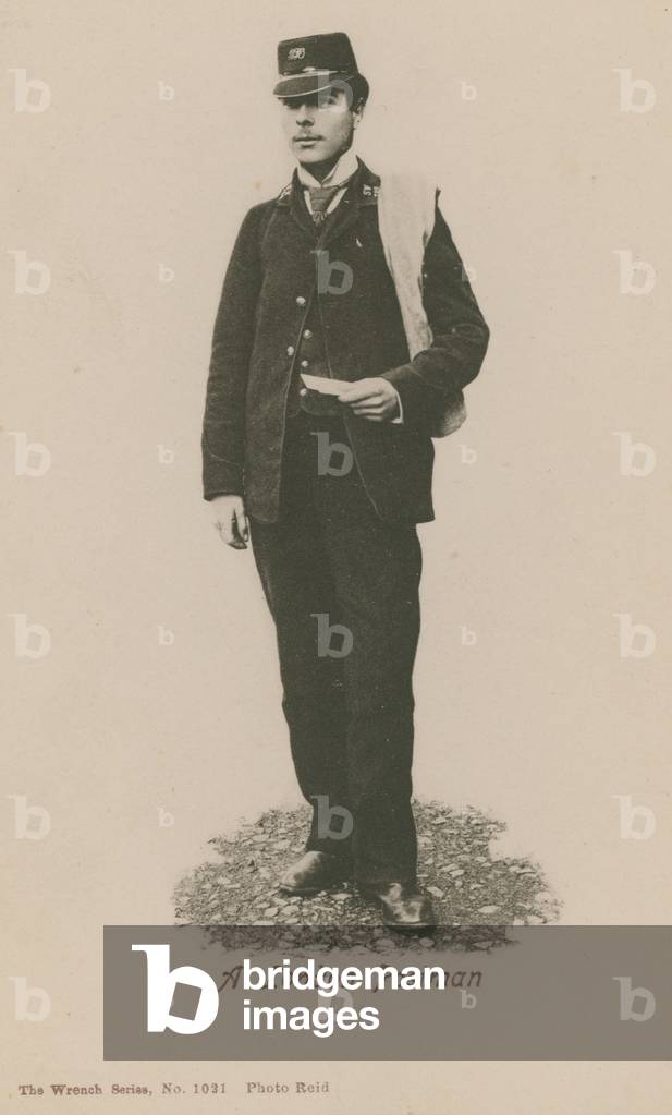 A London postman (photo)