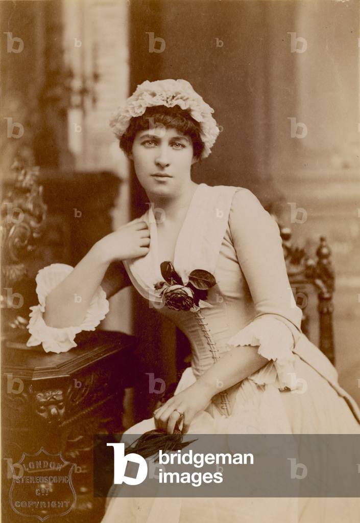 Lillie Langtry, actress, photograph in the role of Miss Hardcastle (photo)