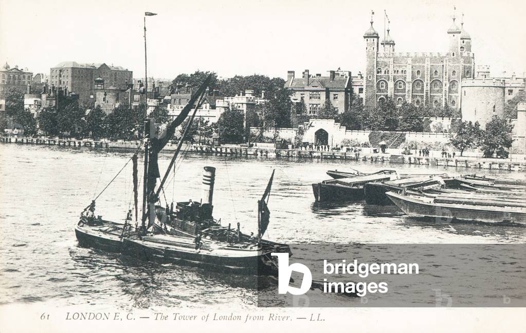 Boats on the River Thames with the Tower of London in the background (b/w photo)