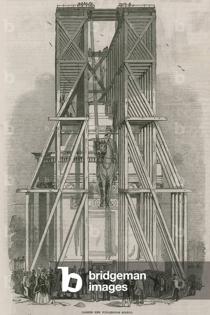 Raising the Wellington statue, Hyde Park Corner, London (engraving)