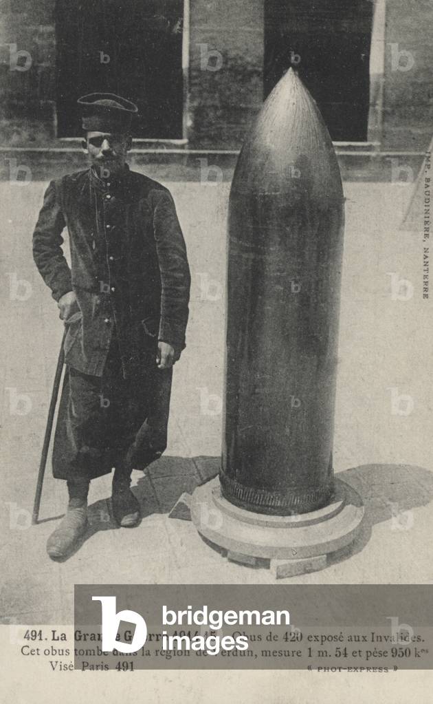 First World War bomb and injured soldier (b/w photo)