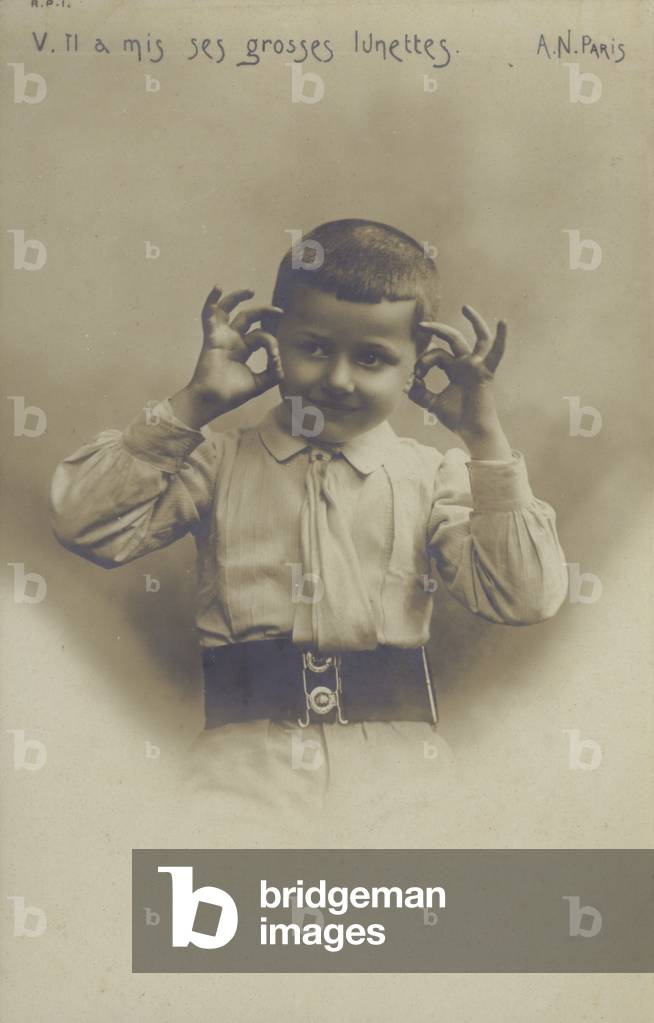 Portrait of a little boy (b/w photo)