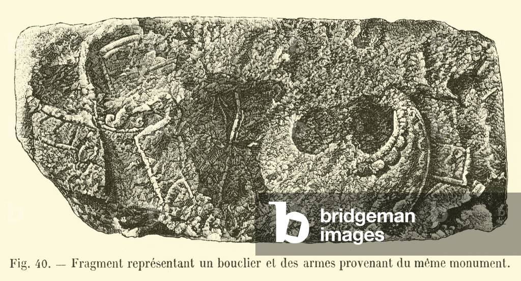 Fragment representant un bouclier et des armes provenant du meme monument (engraving)