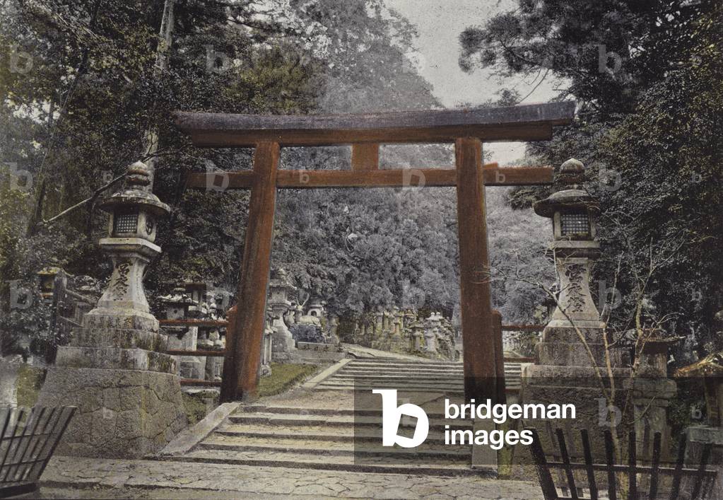 Tori D'Un Temple Shinto (colour photo)