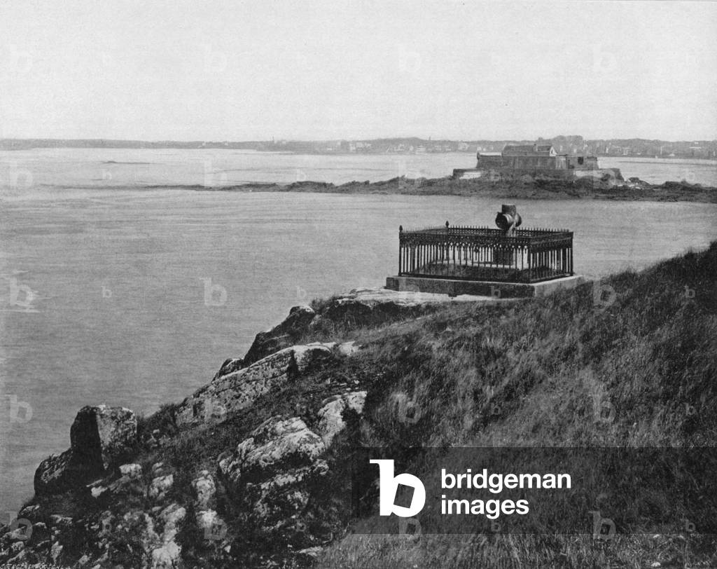 Saint-Malo - Le Tombeau de Chateaubbiand (b/w photo)