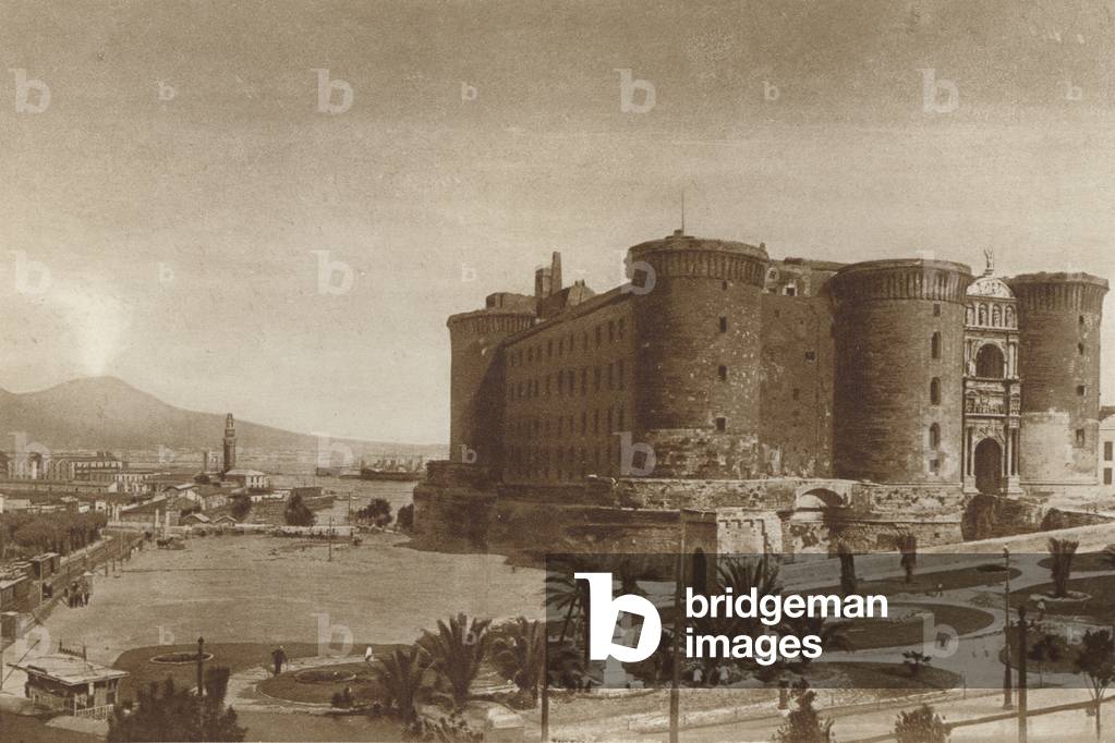Napoli, Castello dell'Ovo e Vesuvio (b/w photo)
