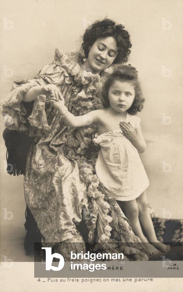 Mother and daughter (b/w photo)