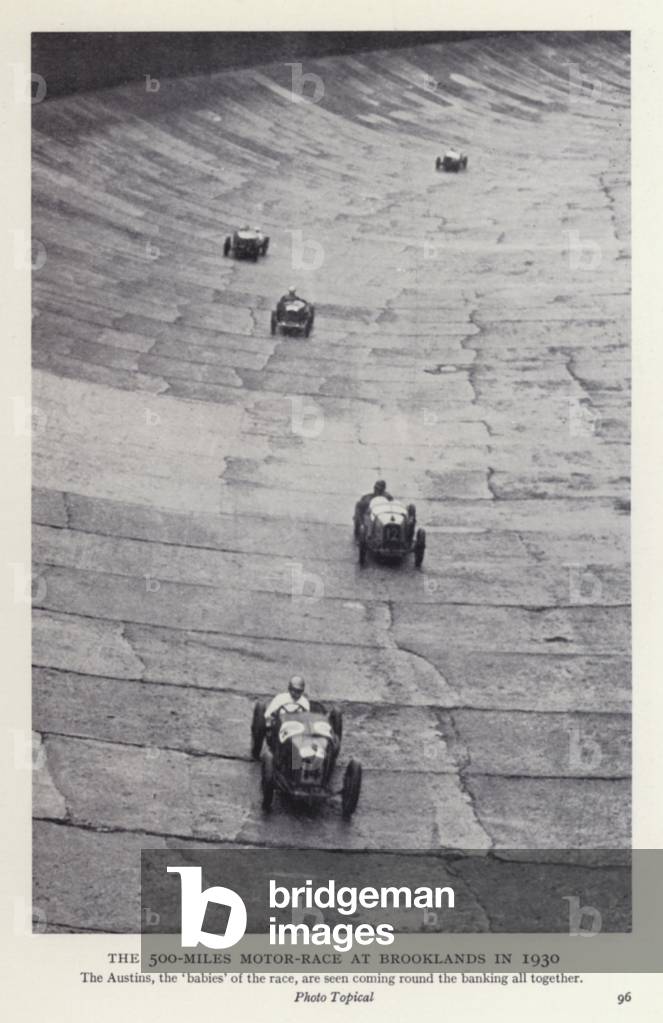The 500-miles motor-race at Brooklands in 1930 (b/w photo)