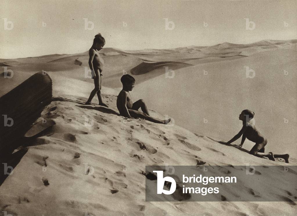 Sahara children (b/w photo)