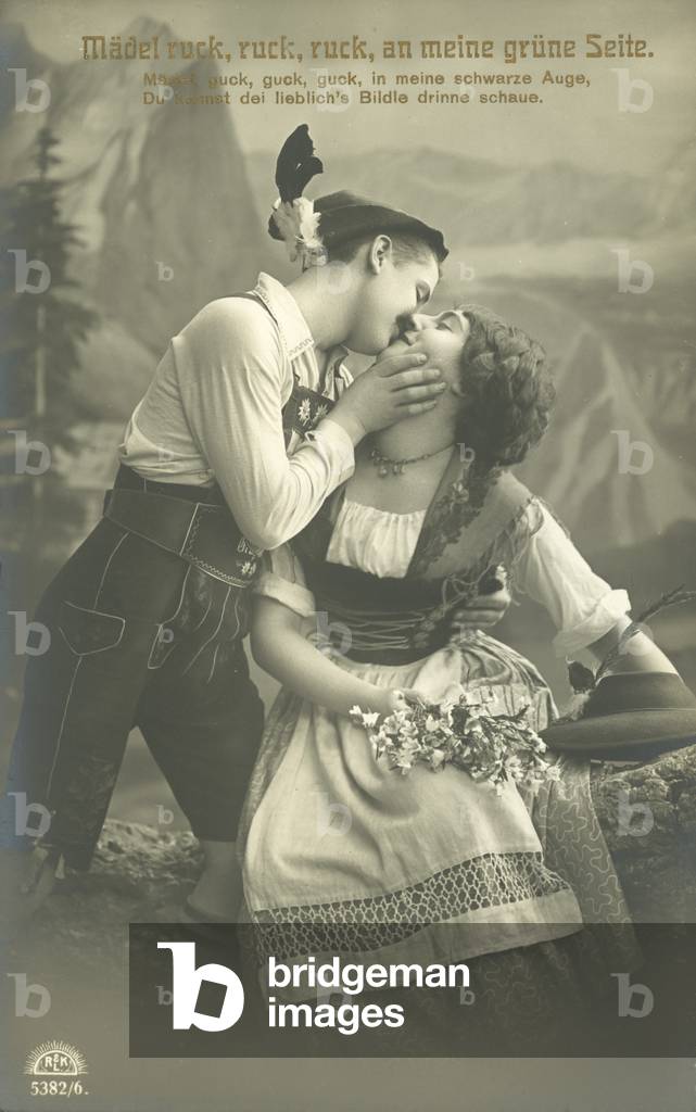Courting couple (photo)