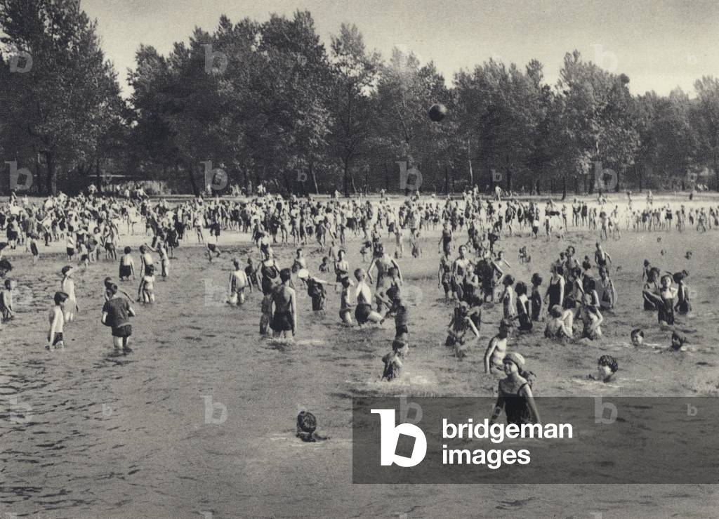 Vienna: Municipal Bathing-Beach 