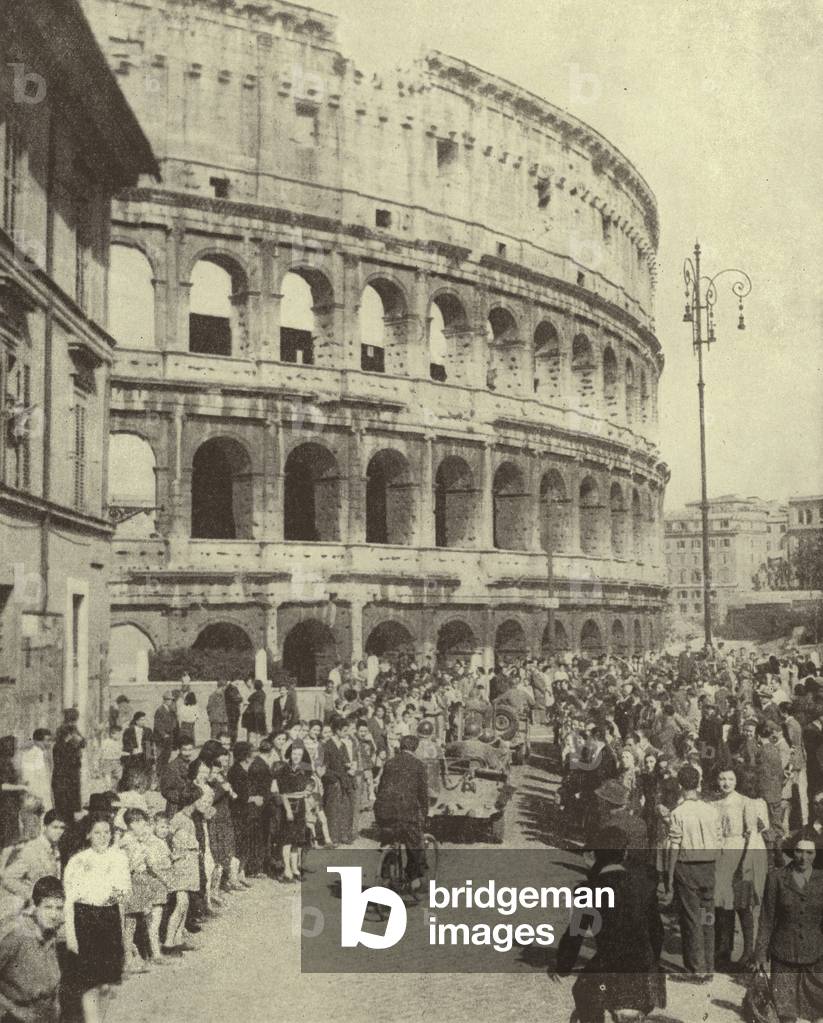 American soldiers of the US 5th Army passing the Colosseum through crowds of cheering onlookers after the Germans withdrew from Rome, World War II, June 1944 (b/w photo)