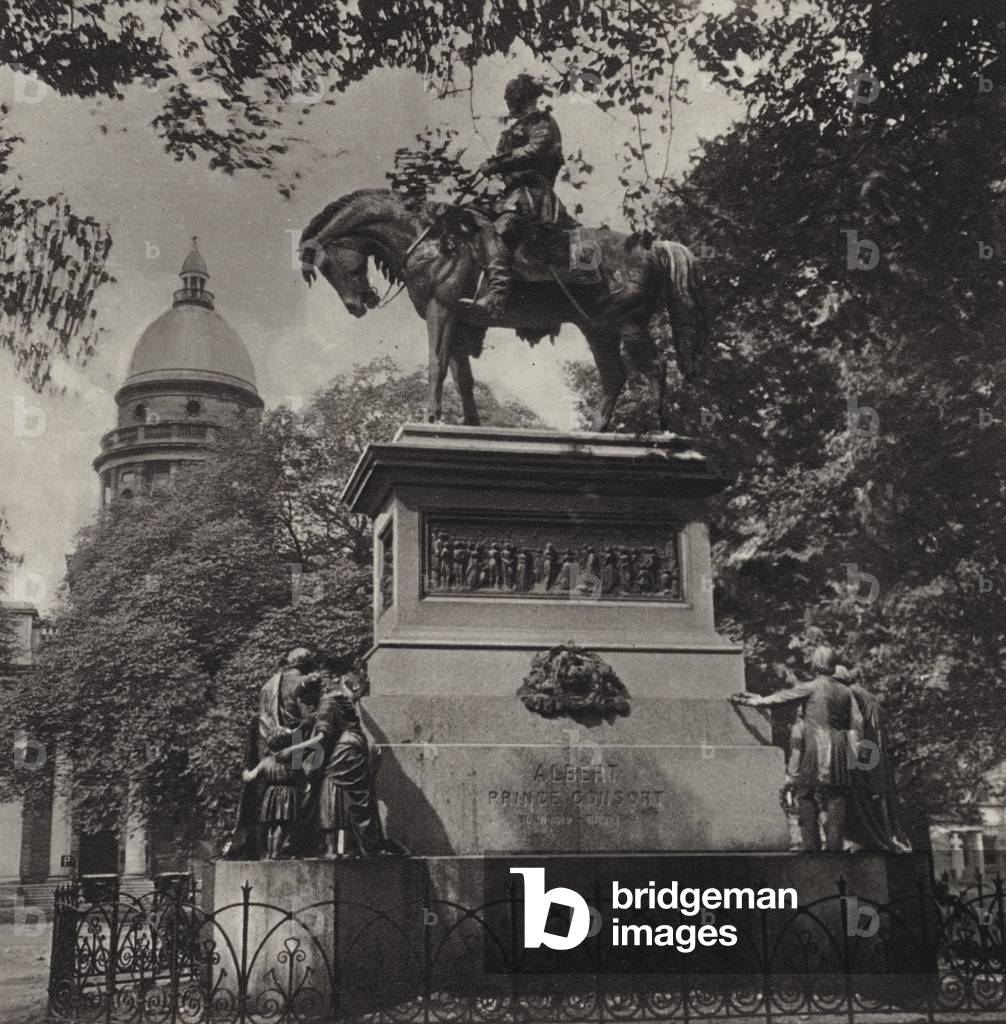 Edinburgh: The Albert Memorial (b/w photo)