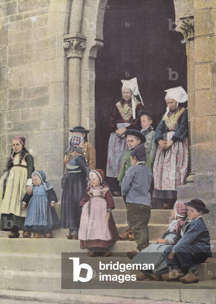 Costumes De Plougastel (colour photo)
