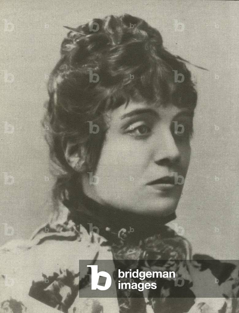 Eleanora Duse (b/w photo)