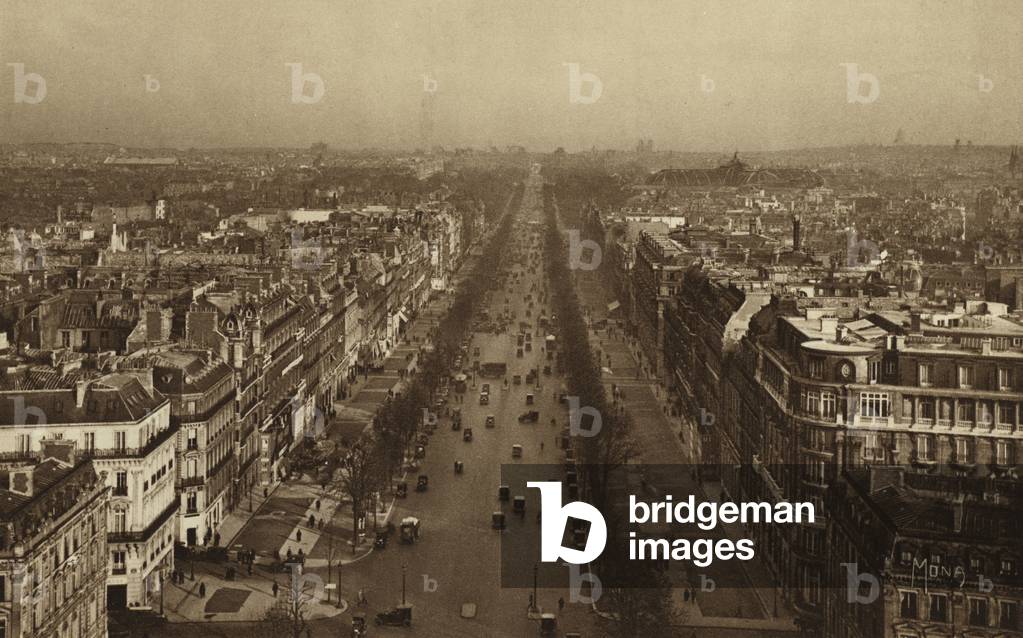 Paris: Avenue des Champs-Elysees (b/w photo)