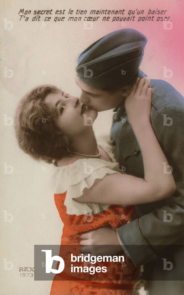 Kissing girl and soldier (colour photo)