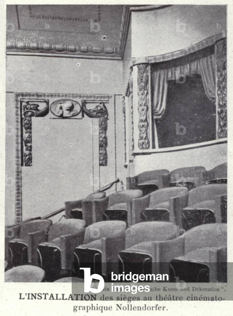 L'Installation (b/w photo)