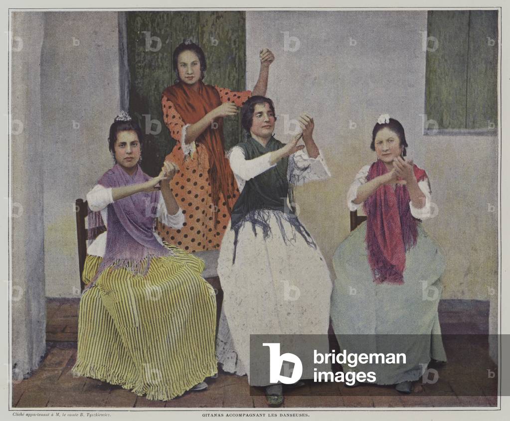 Gypsies accompanying dancers (colour photo)