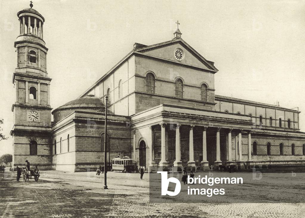 S Paul's Basilica (b/w photo)