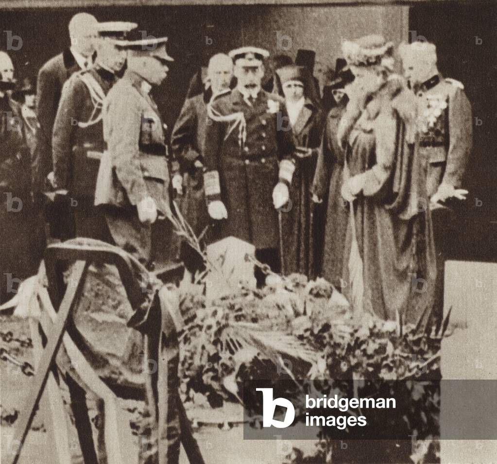 King George V paying tribute at Nurse Edith Cavells Grave in Belgium (b/w photo)
